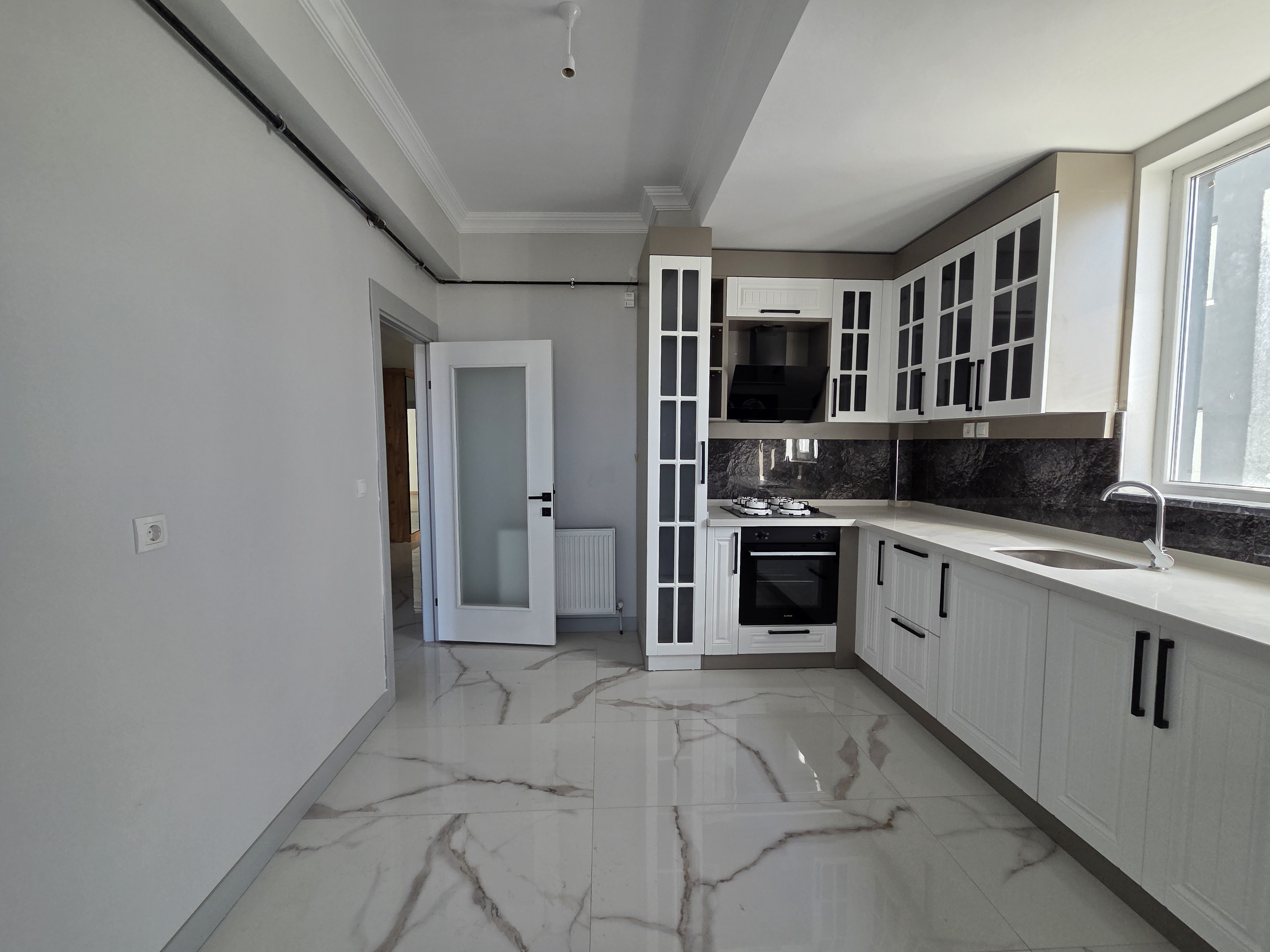 YENİKENT FEVZİ ÇAKMAK'TA 3+1 ULTRA LÜX KATTA CAM BALKONLU DAİRE
