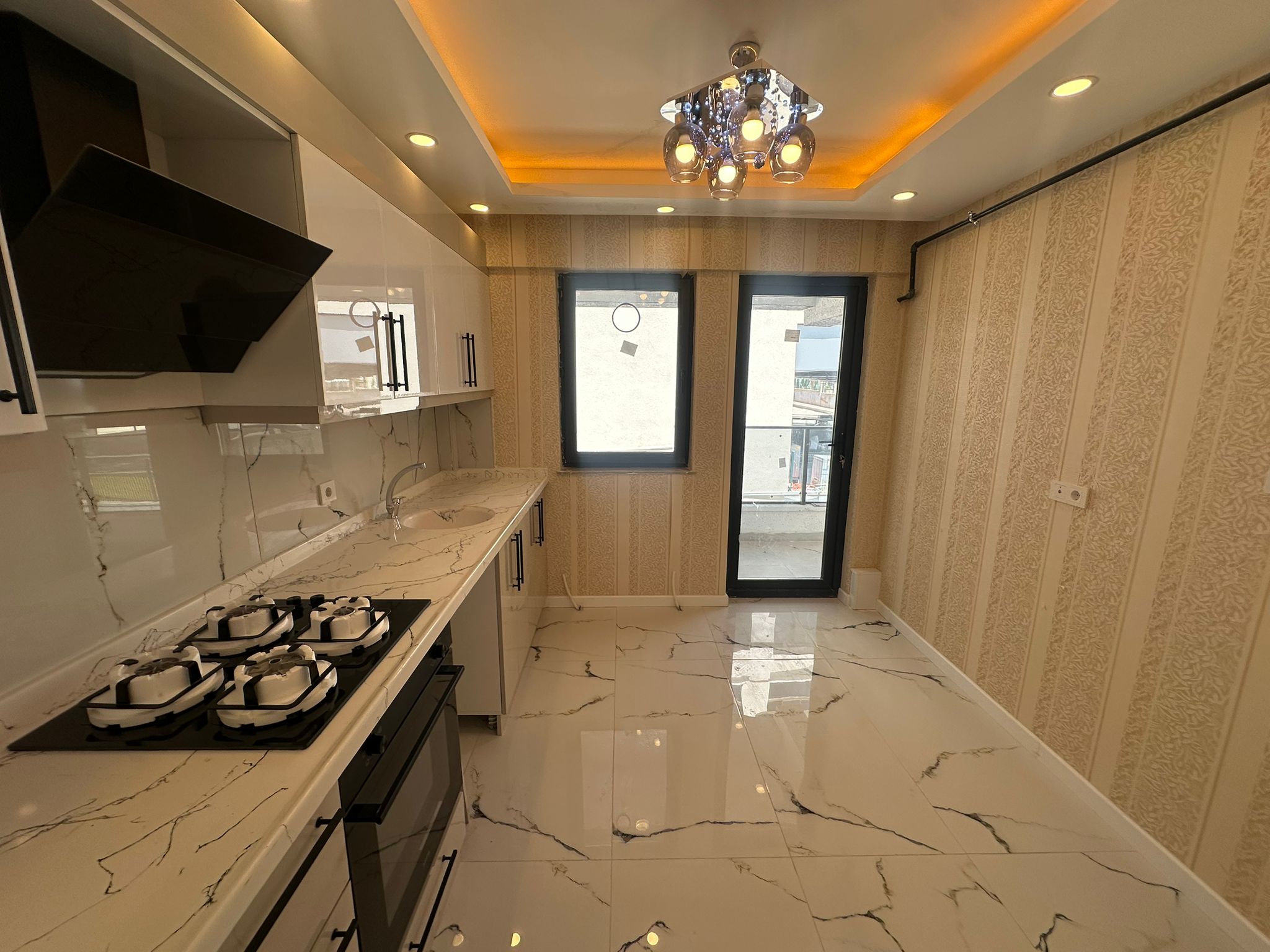 YENİKENT MENDERES'TE 4+2 ULTRA LÜX SIRADIŞI BİR YAPI KATTA DUBLEX DAİRE