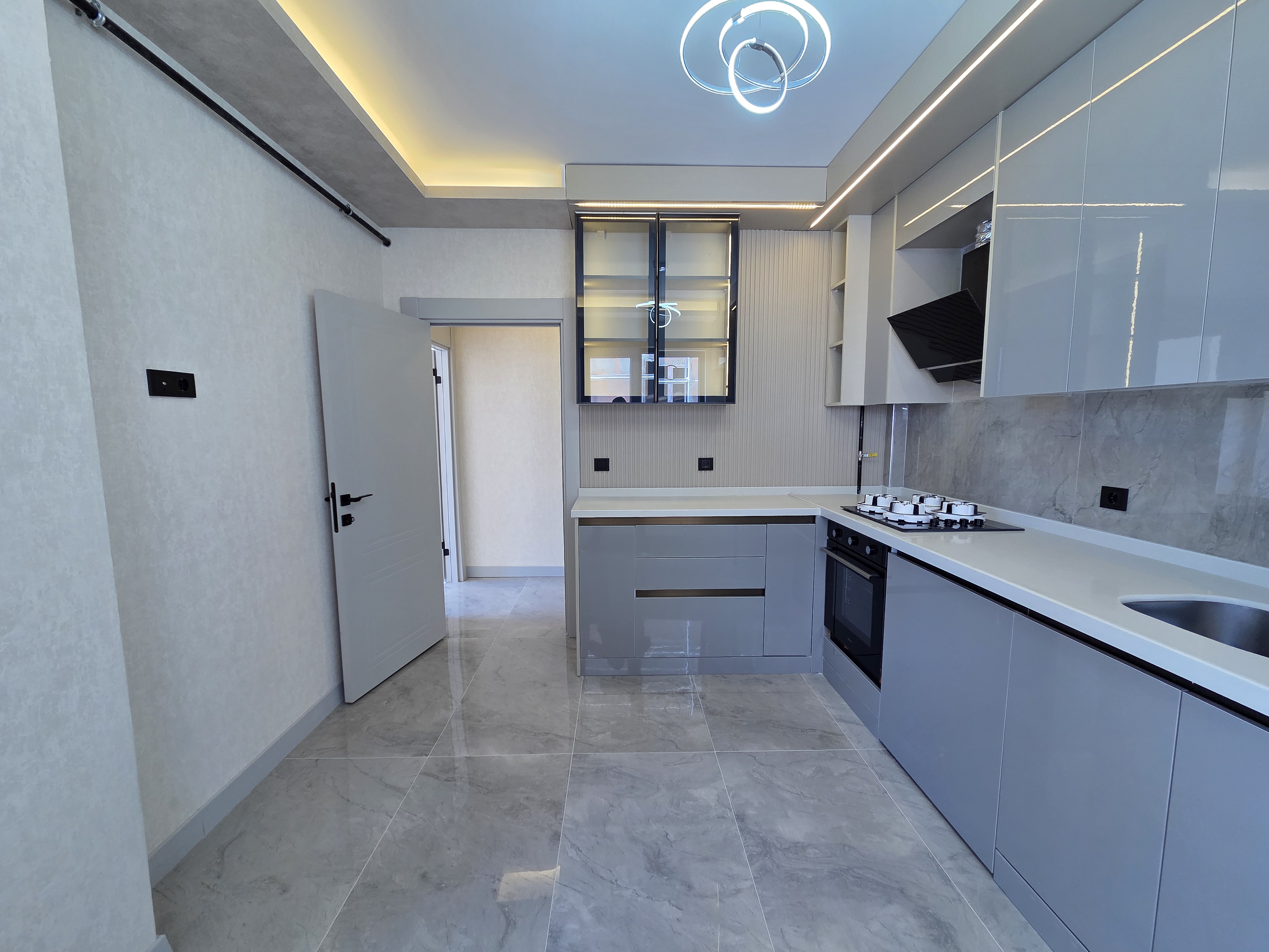 YENİKENT MUSTAFA KEMAL'DE 3.000.000 TL KREDİ İMKANIYLA 3+1 CAM BALKONLU ULTRA LÜX KATTA SIFIR FIRSAT DAİRE