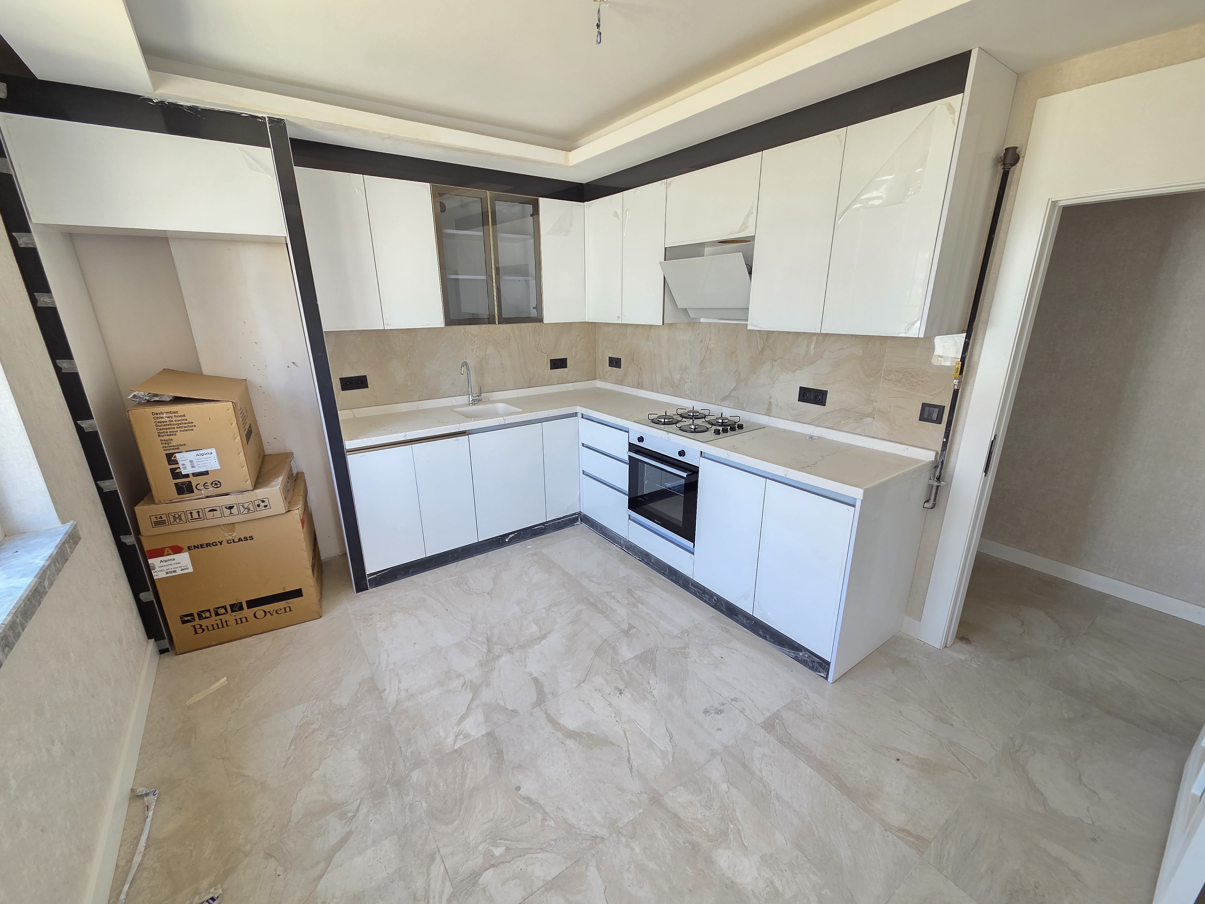 YENİKENT FEVZİ ÇAKMAK'TA 3+1 SIFIR K.OTOPARKLI E.BANYOLU FIRSAT DAİRE