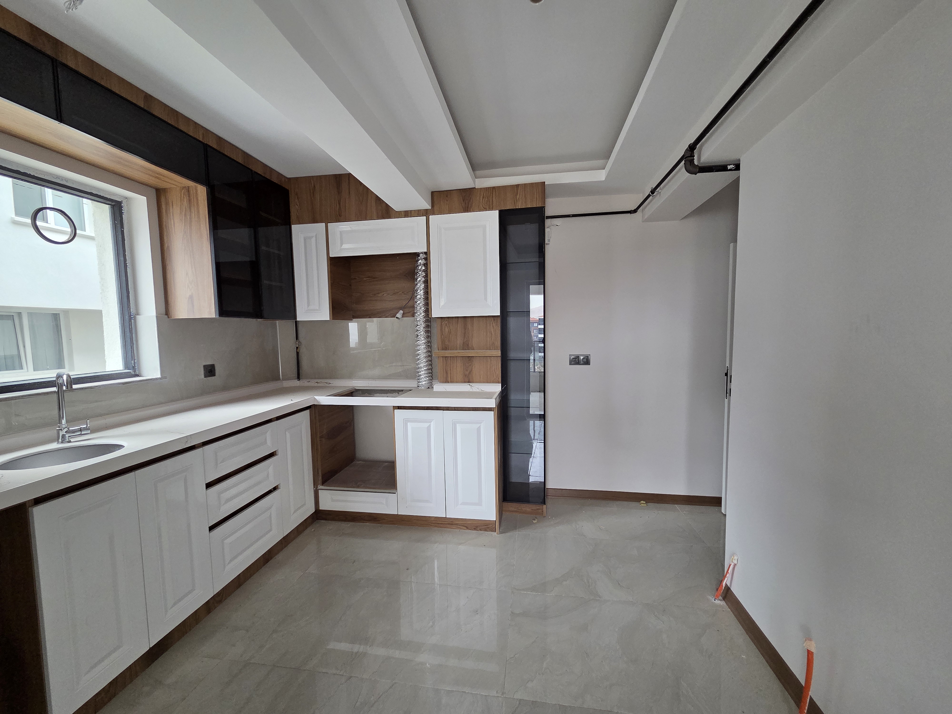 YENİKENT MUSTAFA KEMAL OKULLAR BÖLGESİNDE 3+1 ARA KAT FULL YAPILI SIFIR FIRSAT DAİRE