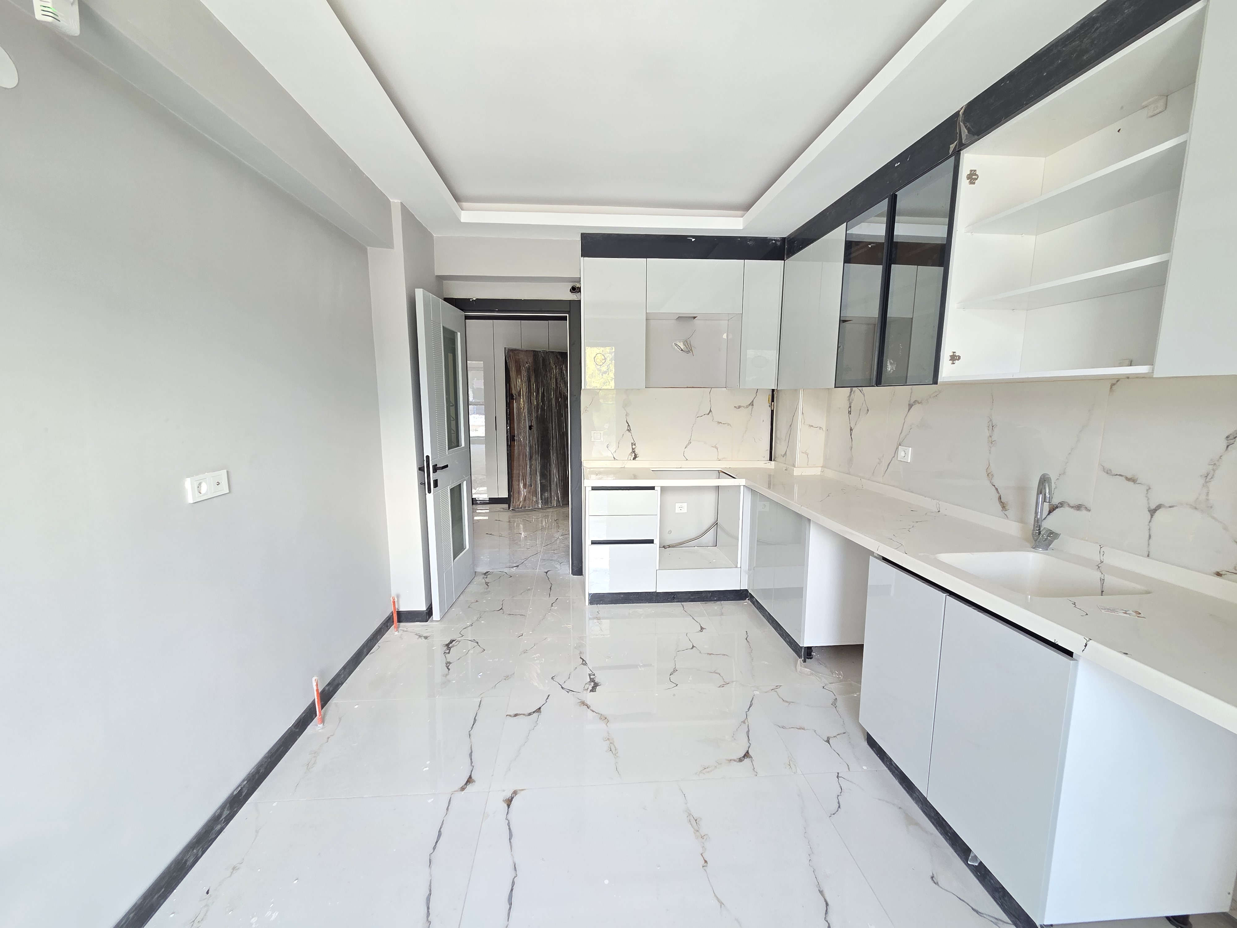 YENİKENT FEVZİ ÇAKMAK'TA 3+1 LÜX SIFIR KATTA OTURUMA HAZIR FIRSAT DAİRE