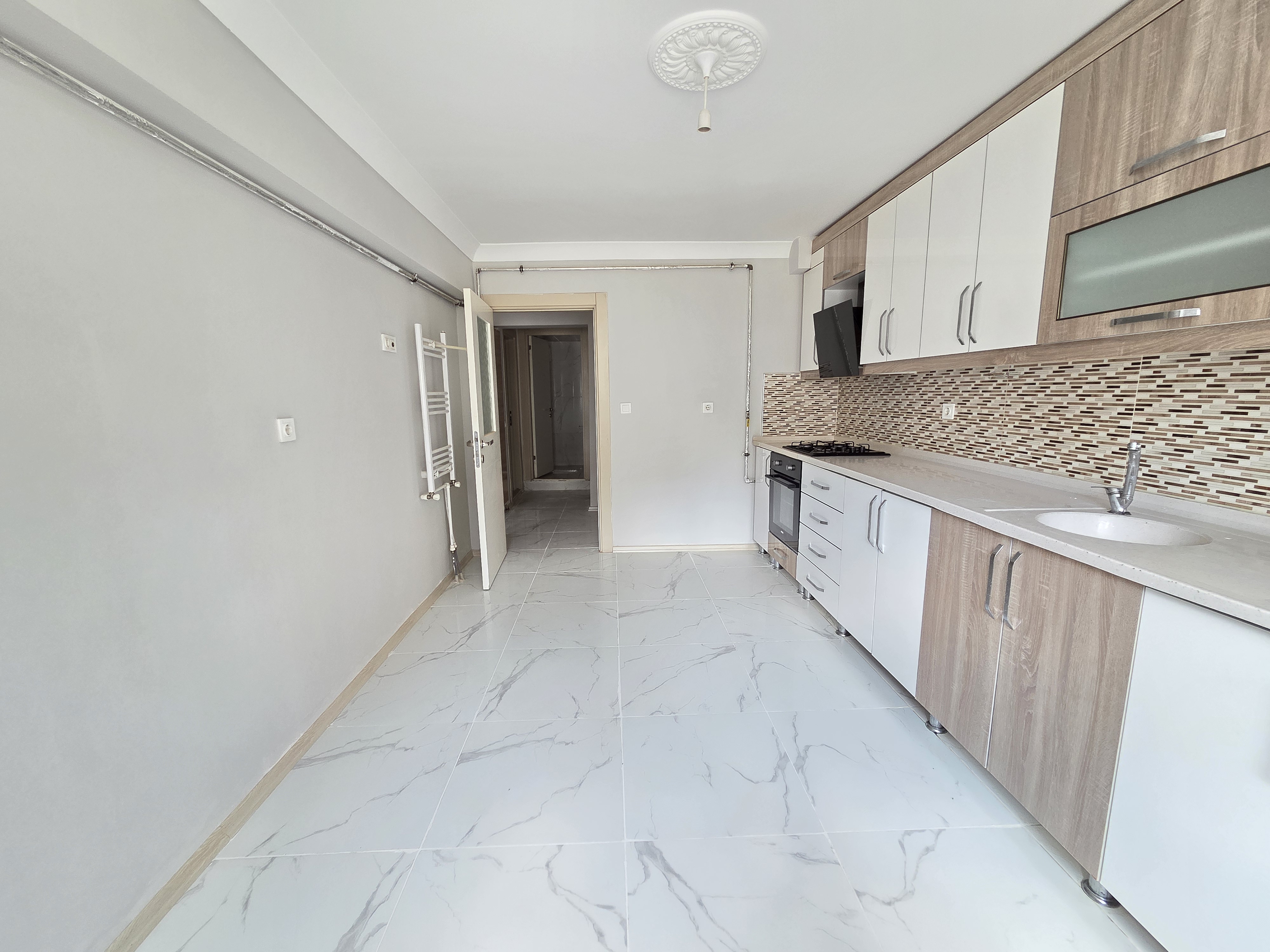 YENİKENT MENDERES'TE 3+1MERKEZİ KONUMDA YAPILI DAİRE