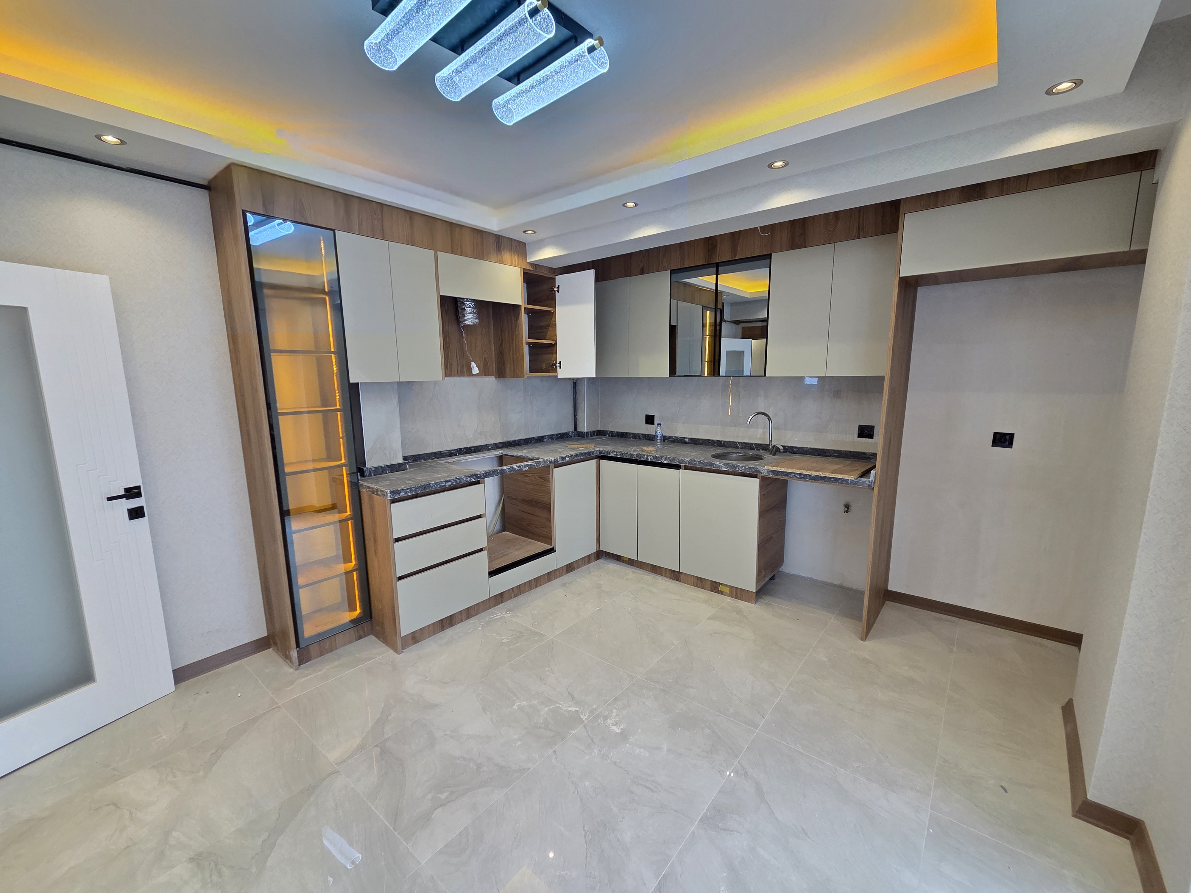 YENİKENT MUSTAFA KEMAL'DE 4+1 ULTRA LÜX ULAŞIMA YAKIN MÜKEMMEL LOKASYONDA DAİRE