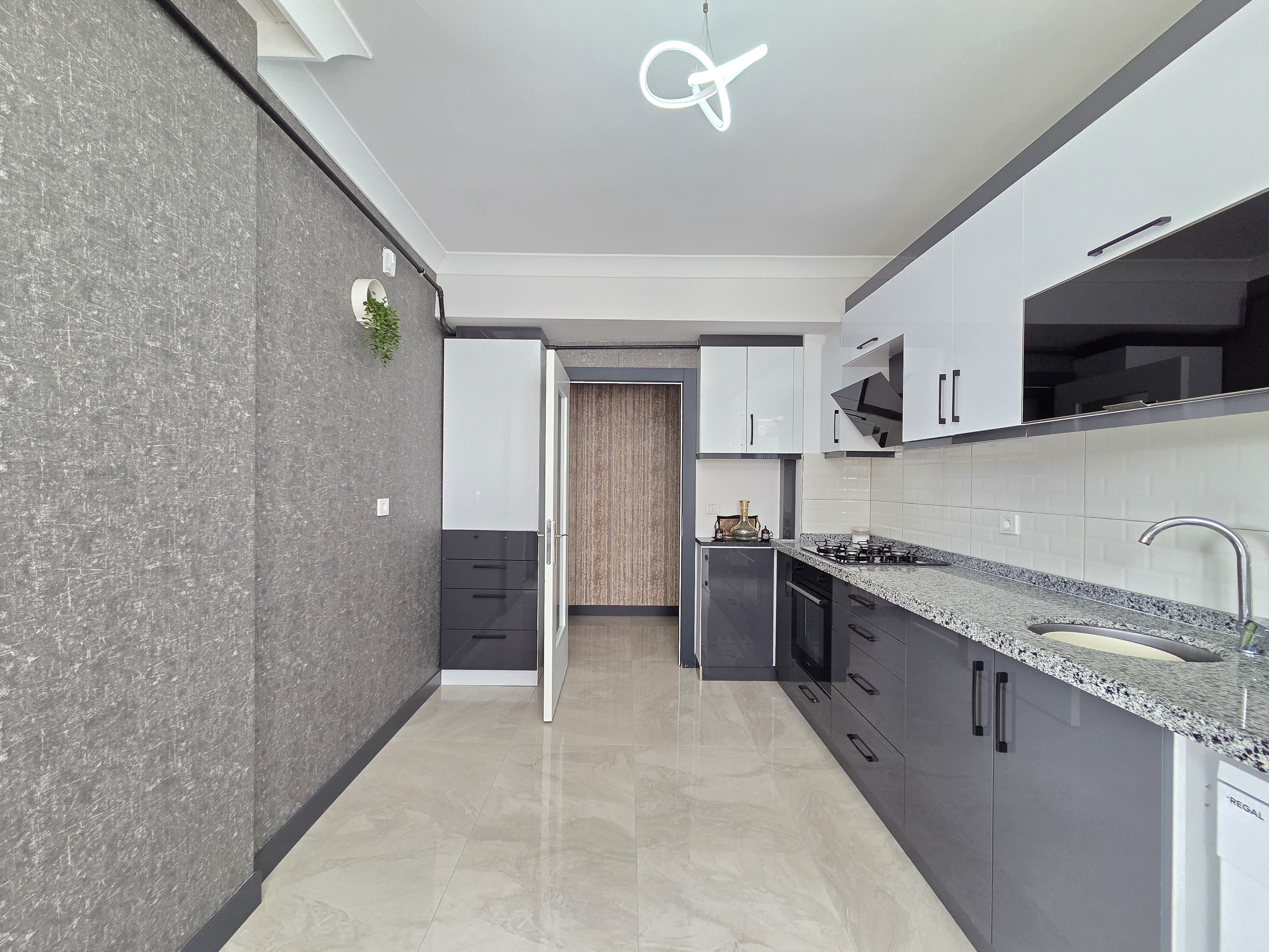 YENİKENT MENDERES'TE 3+1 ULTRA LÜX SİTEDE ÖNÜ PARK DAİRE