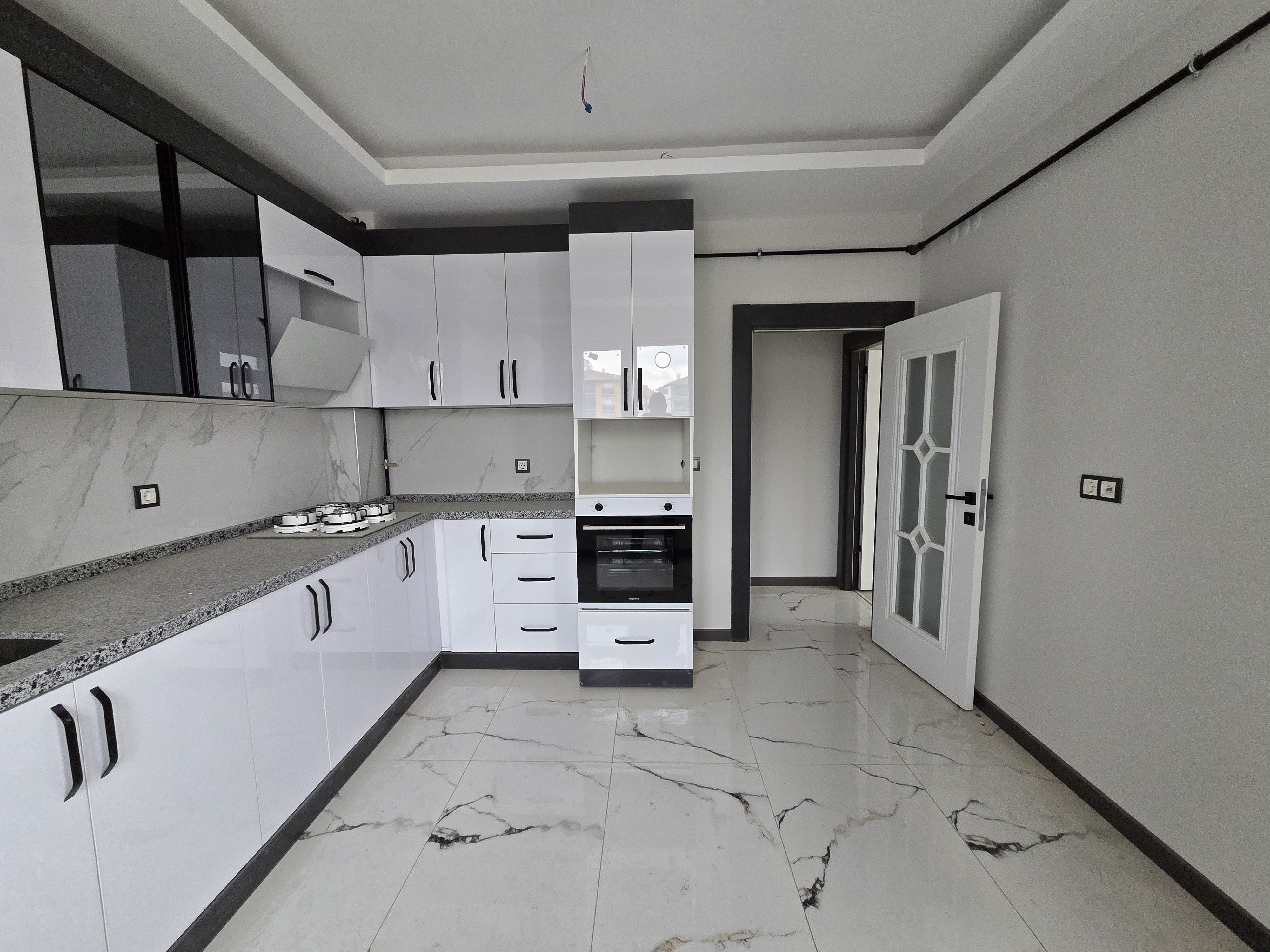 YENİKENT 29 EKİM'TE 3+1 LÜX SIFIR ÖNÜ PARK KATTA FIRSAT DAİRE